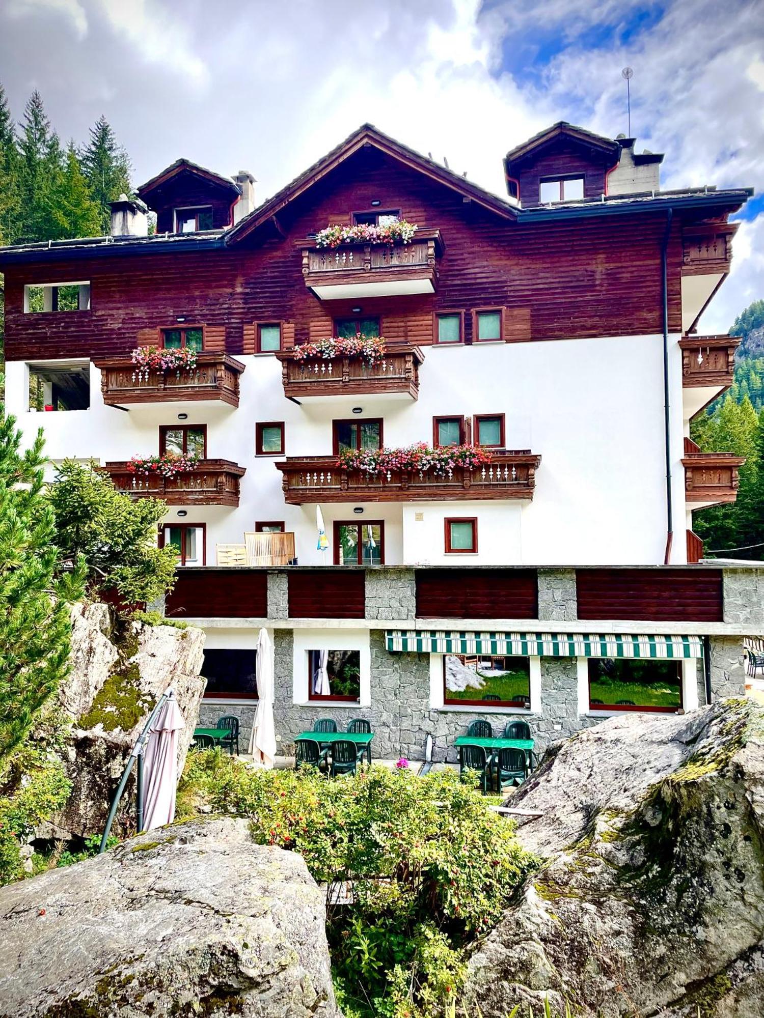 Hotel Gembro К'єза-ін-Вальмаленко Екстер'єр фото