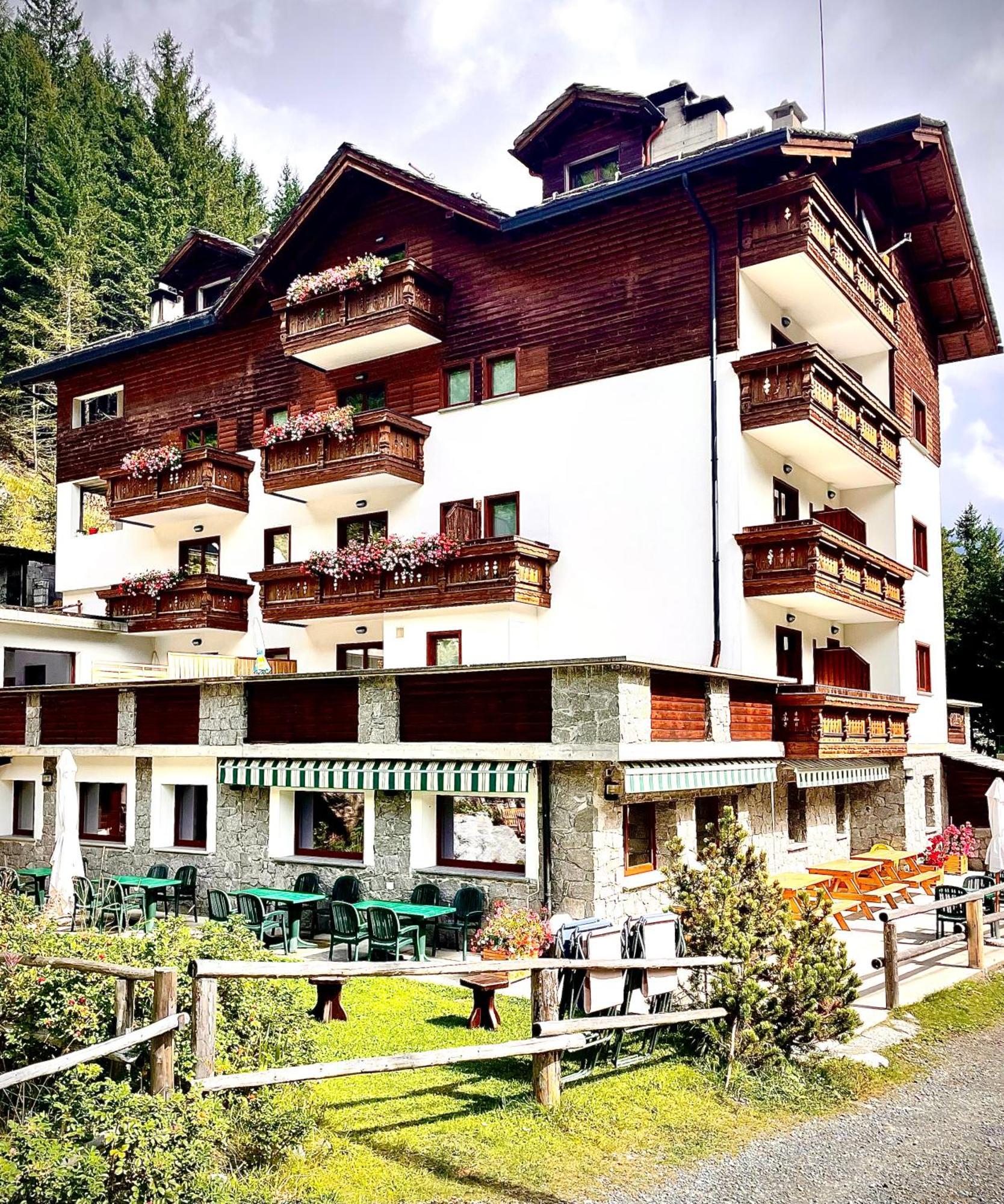 Hotel Gembro К'єза-ін-Вальмаленко Екстер'єр фото